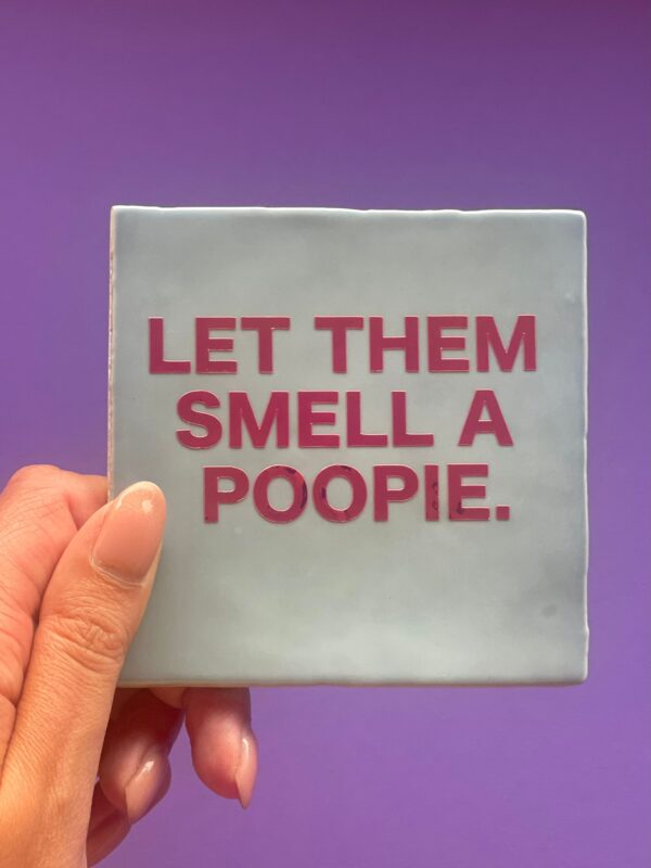 Tegel Let them smell a poopie